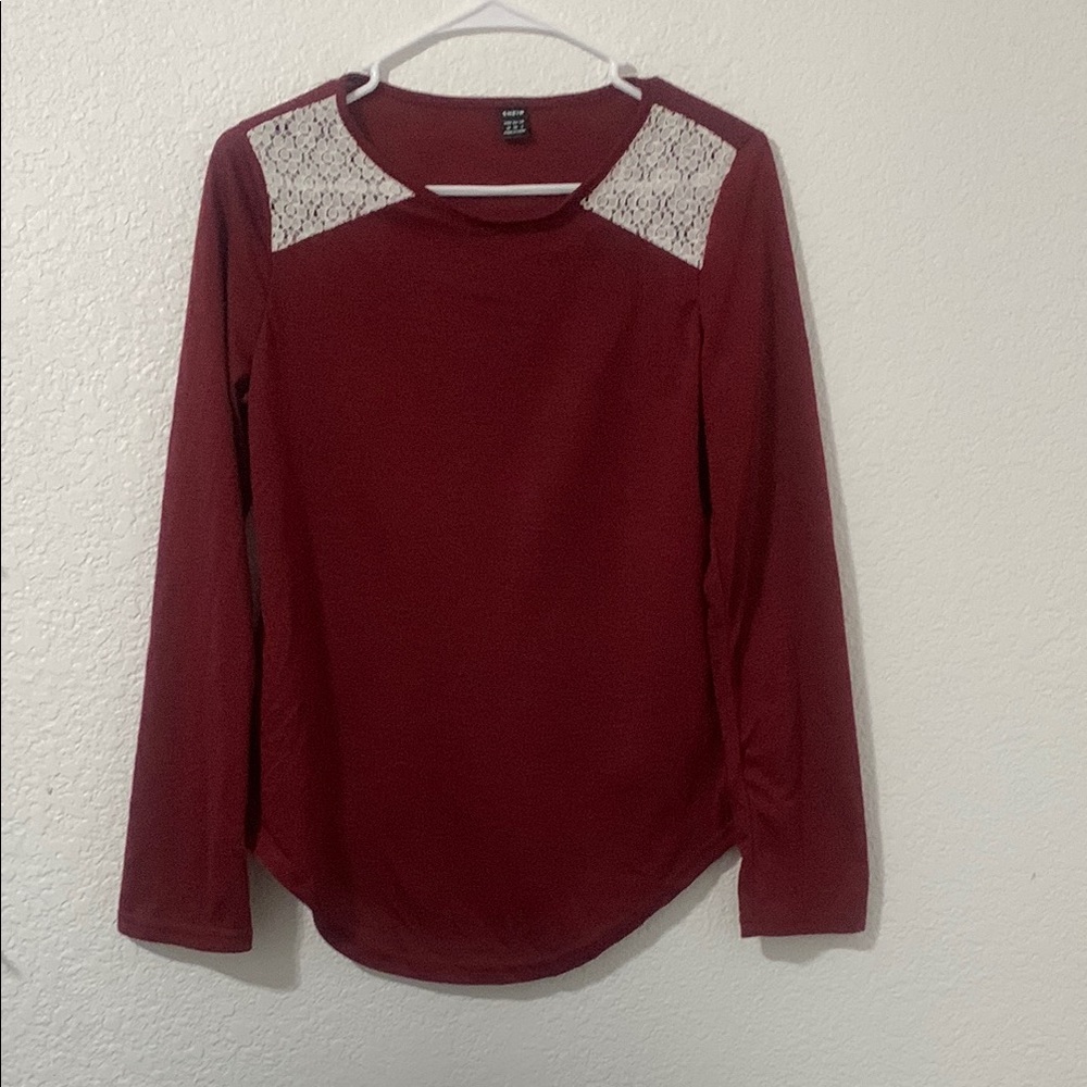 Women's juniors long sleeve red burgundy shirt flowers lace shoulders medium